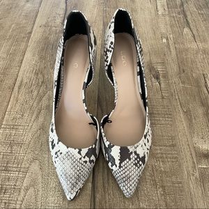 ALDO black white and grey snake skin heels with gold decorated heel Sz 8.5